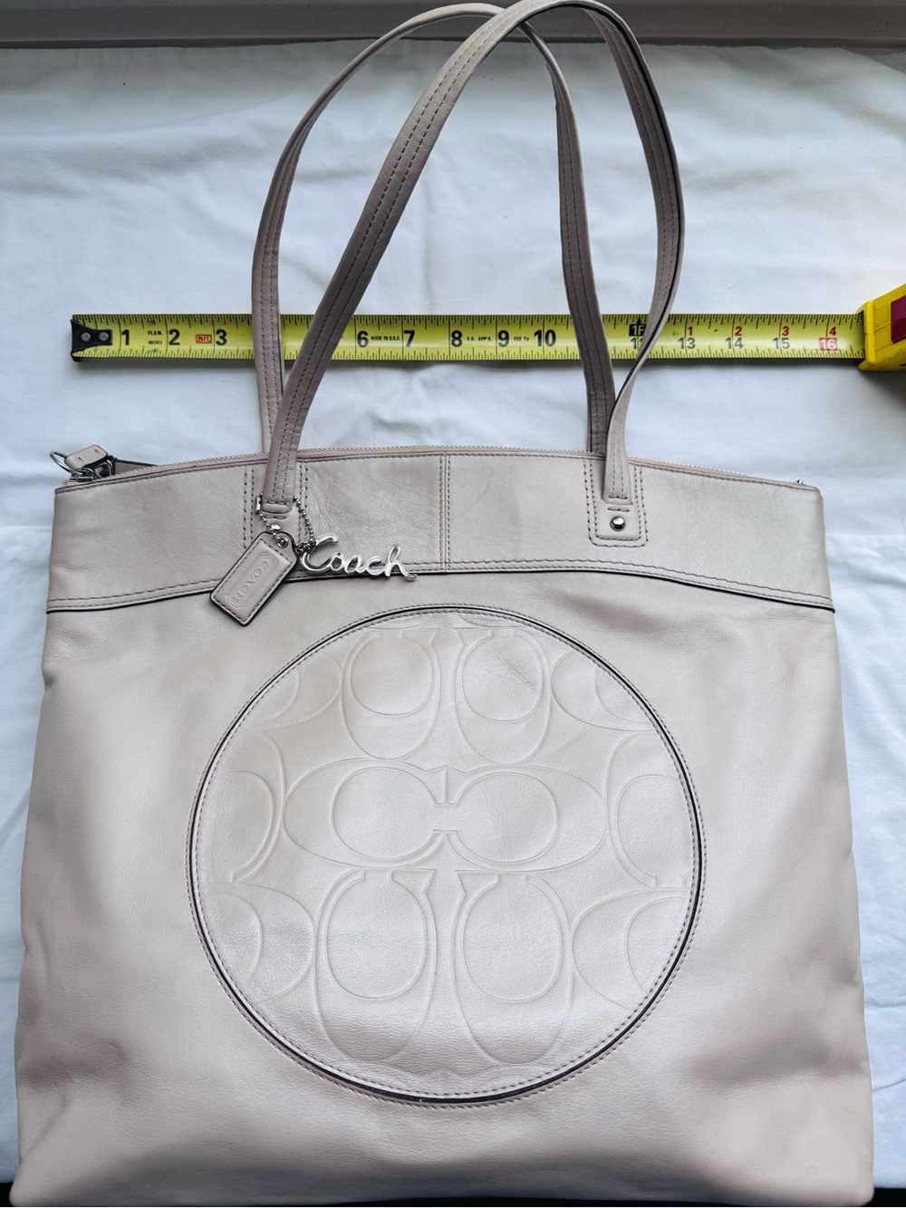 Coach Leather Tote in Light Beige with Signature Circle - Picture 2 of 14